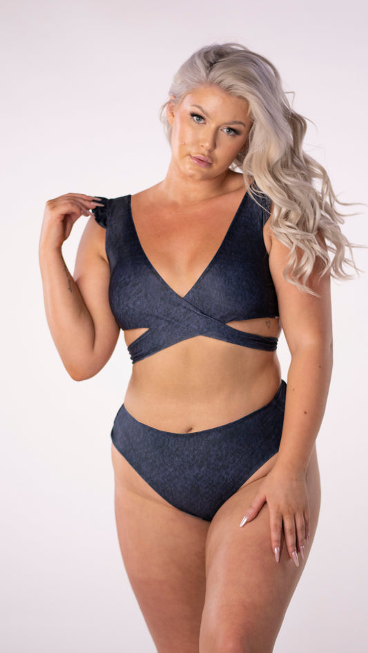 Classic and comfortable, these reversible high waisted swimwear bottoms offer lots of coverage and a ruched back to keep you feeling sexy and secure. A solid navy blue watecolour wash on one side and a feminine soft pink and navy blue floral pattern on the other side allows you to shape the outfit to your desire. The high waist is ever popular and timeless, but these bottoms also feature a high cut leg line showing off the hips while keeping the tummy covered.